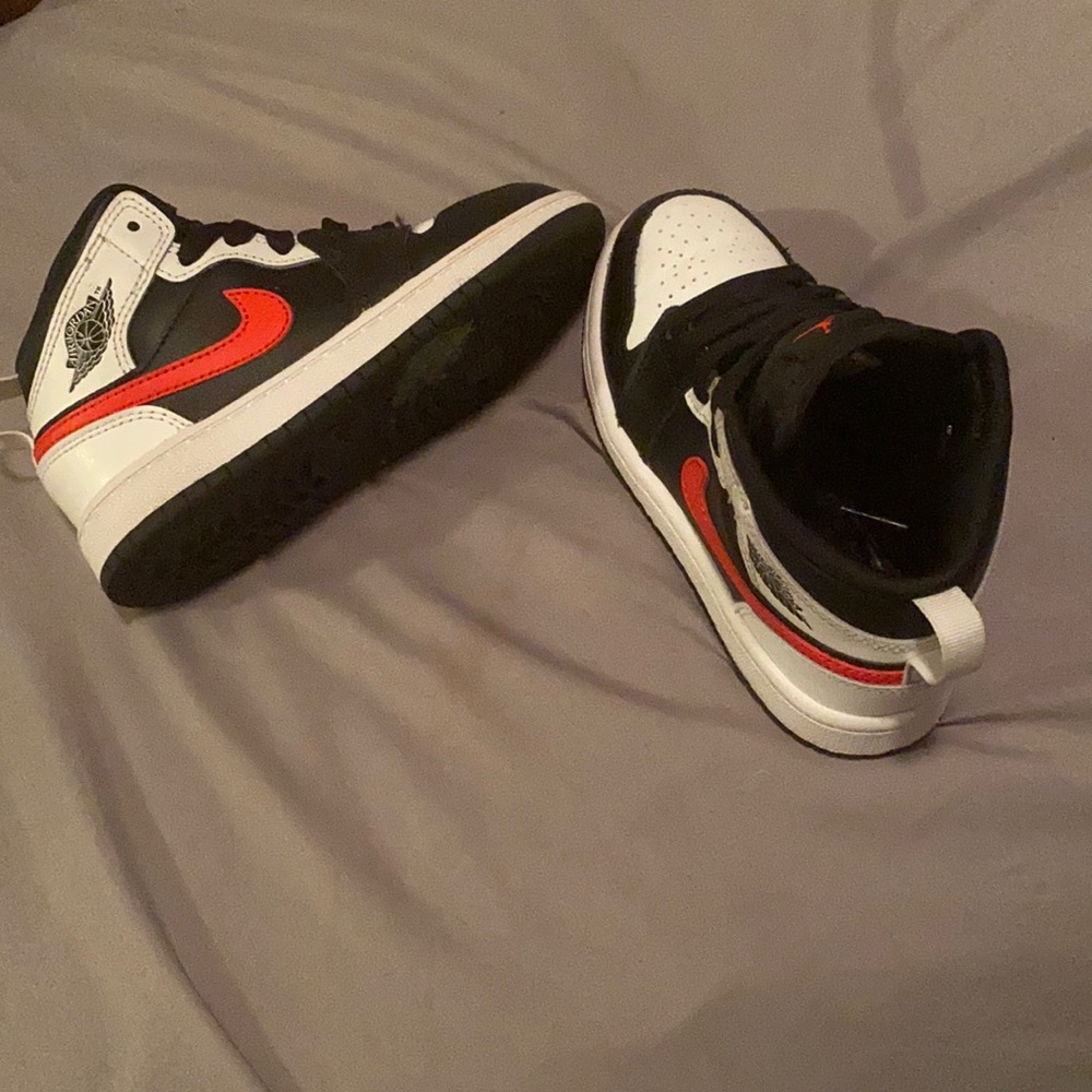 Jordan AJ 1 Mid